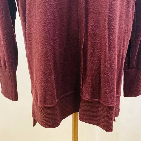GIBSON Women Long Sleeve Pull-Over Burgundy Asymmetrical Hem Sweater Size Medium - Picture 9 of 11